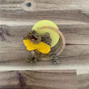 Erstwilder Freddy the Frillneck Lizard Brooch pin NWOT